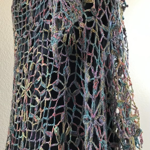 NEW Handmade English Ivy Lace Shawl, Triangular (95"L & 45"D) - Picture 7 of 14